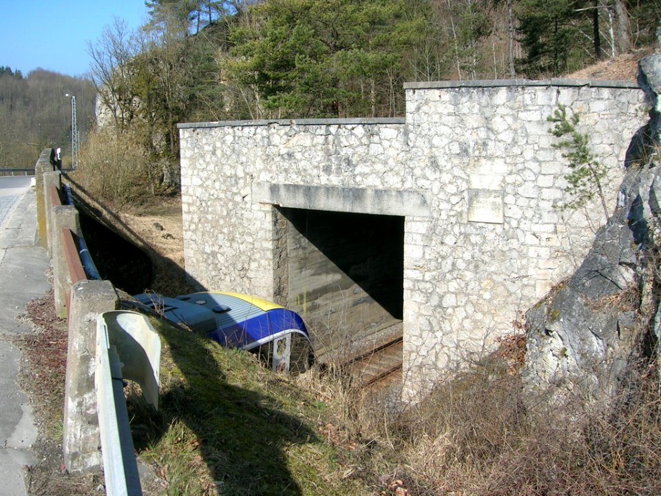 Schneckenbergtunnel -Südtor mit BRB (2)