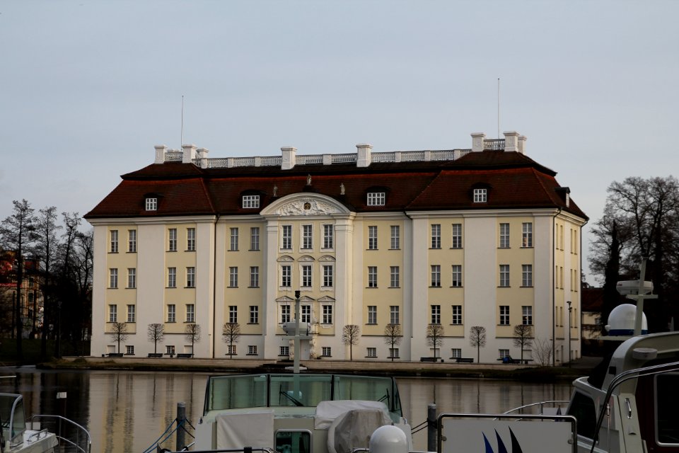 Schloss Köpenick from other seaside