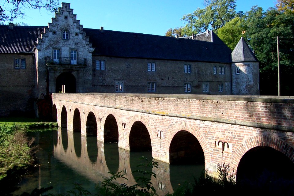 Schloss Huelchrath (Burggraben)