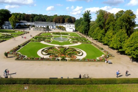 Schloss Neuhaus - Schlossgarten - 1