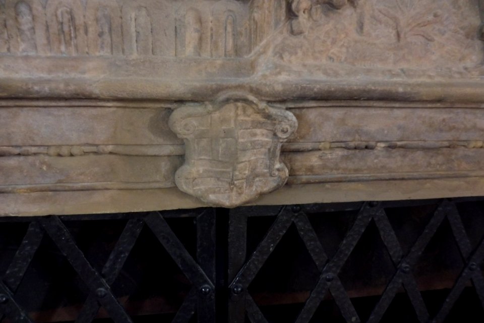 Schloss Neuhaus - Marschall-Tafelzimmer - Kamin - Wappen