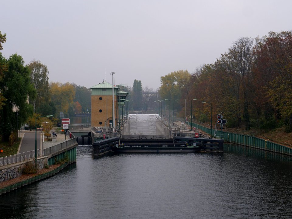 Schleuse Spandau from Juliusturmbrücke 2019-10-24 04