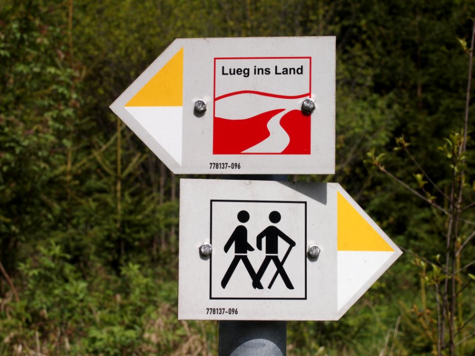 Schild Fernwanderweg Lueg ins Land
