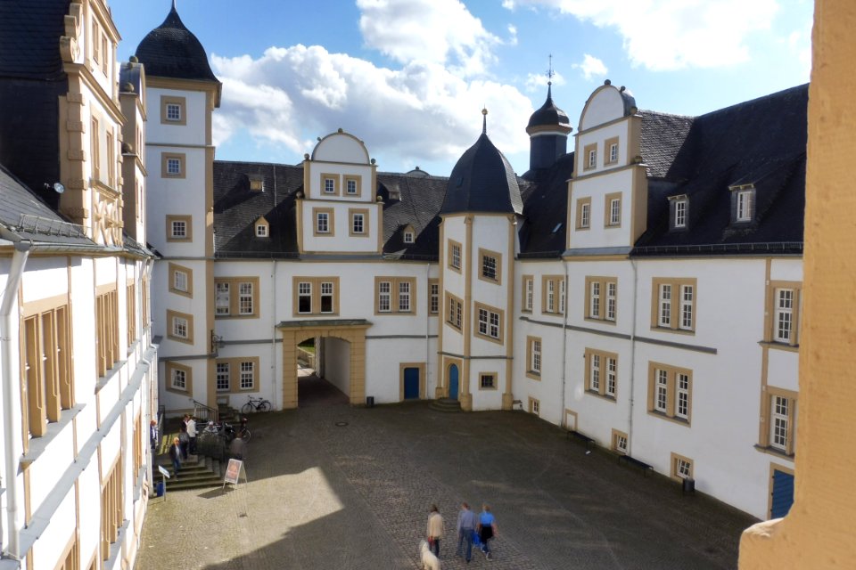 Schloss Neuhaus - Innenhof
