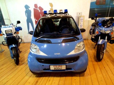 Smart Italian police car photo-2