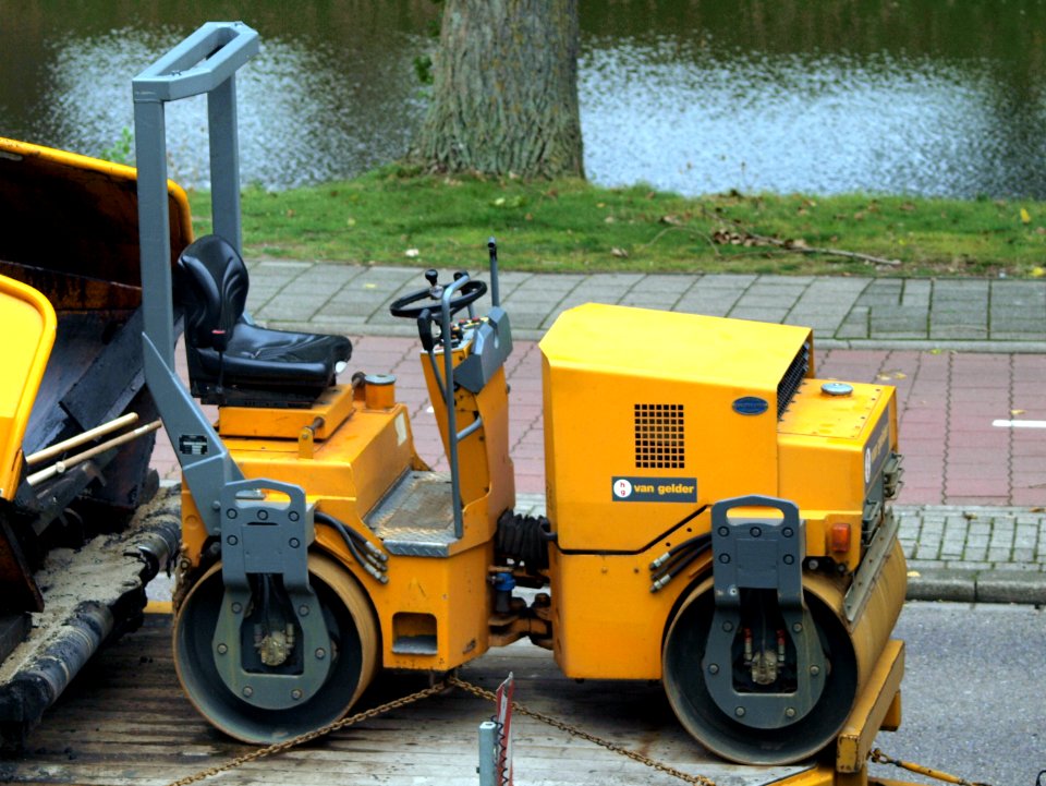 Small roller owned by van Gelder