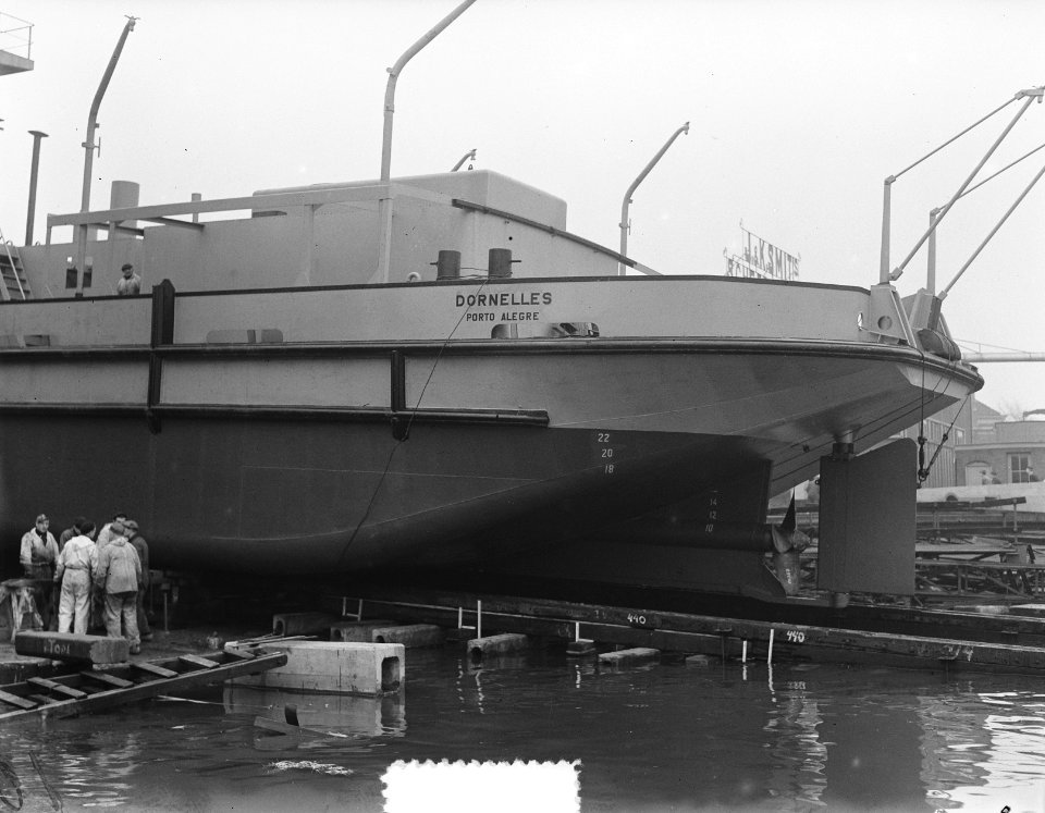 Smit Kinderdijk tewaterlating casco van Brazilie, Bestanddeelnr 906-2433