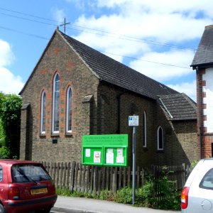 Smallfield Church Hall and Chapel, Smallfield (June 2013) (2)