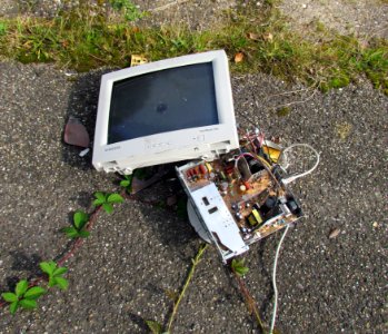 Smashed Samsung SyncMaster 750s