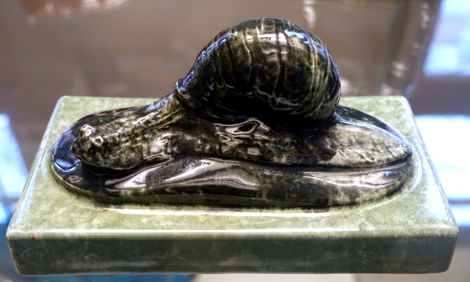 Snail, Laura Heckmann, Kunstgewerbeschule Stuttgart, c. 1925 - Keramik-Museum Berlin - DSC04160