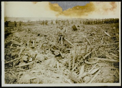 Smashed up German trench with dead., Bestanddeelnr 158-1436