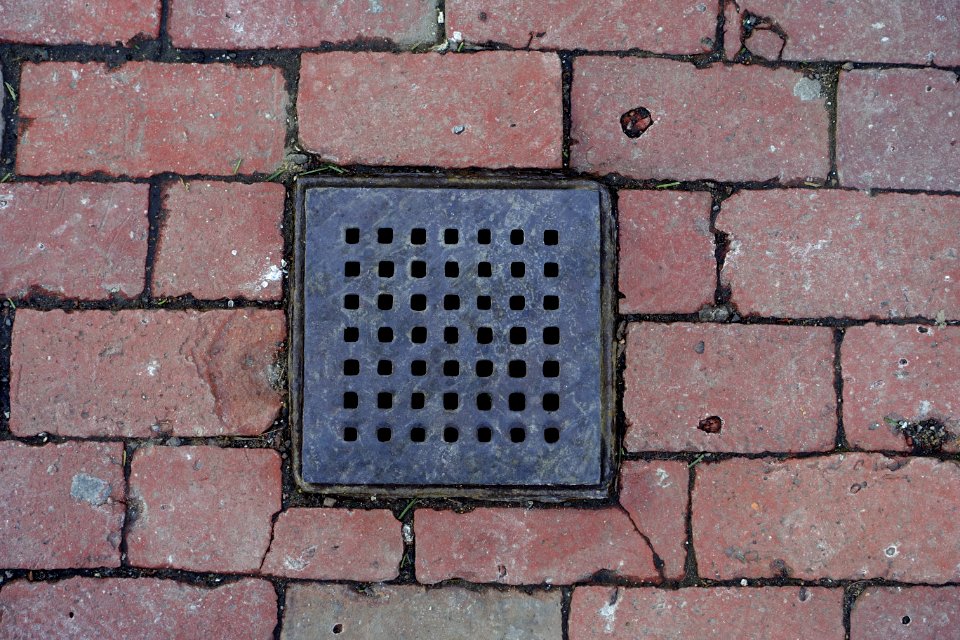 Small square drain cover - Beacon Hill - Boston, MA - DSC02358