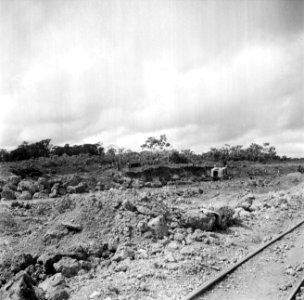 Smalspoorlijn op het terrein van de Surinaamse Bauxiet Maatschappij in Moengo, Bestanddeelnr 252-6616