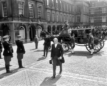 Sluiting van beide kamers der Staten-Generaal in de Ridderzaal te Den Haag door , Bestanddeelnr 915-2149