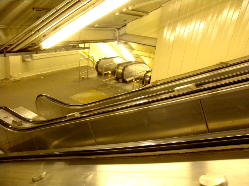 Smith-9th escalator jeh