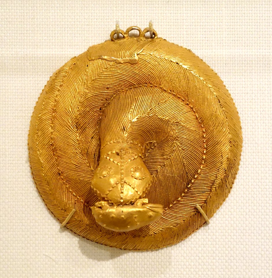 Snake Pendant, Ebrie or Baule people, Central or southern Cote d'Ivoire, 19th century, gold - Brooklyn Museum - Brooklyn, NY - DSC08553
