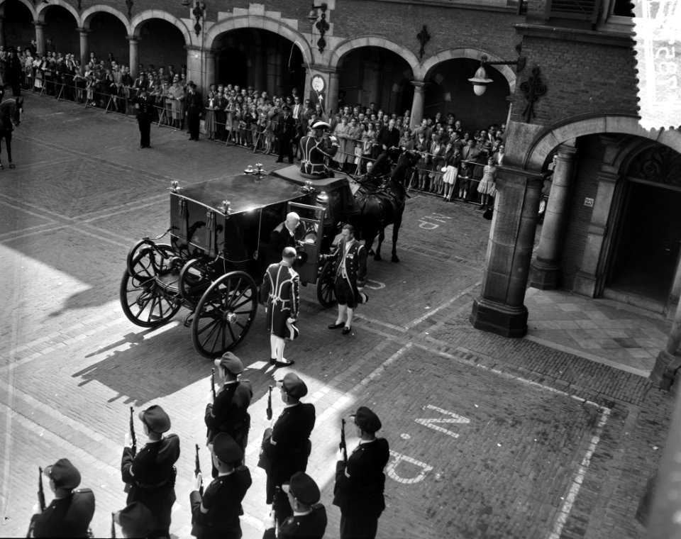 Sluiting Staten Generaal door Minister Beel Binnenhof, Bestanddeelnr 907-8579