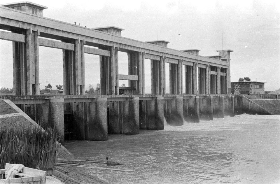 Sluizencomplex Brug en sluis in de Tsjisadane bij Tangerang, Bestanddeelnr 6806