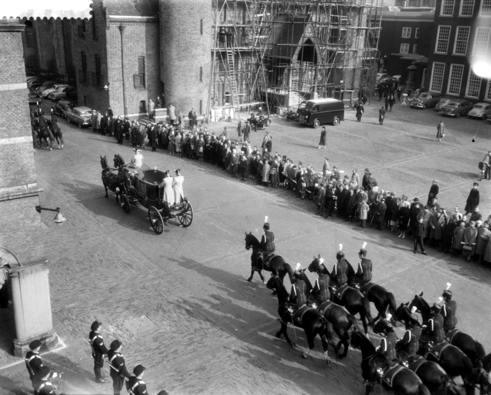 Sluiting van de Staten Generaal door de Minister van Binnenlandse Zaken mr. A. A, Bestanddeelnr 910-2295