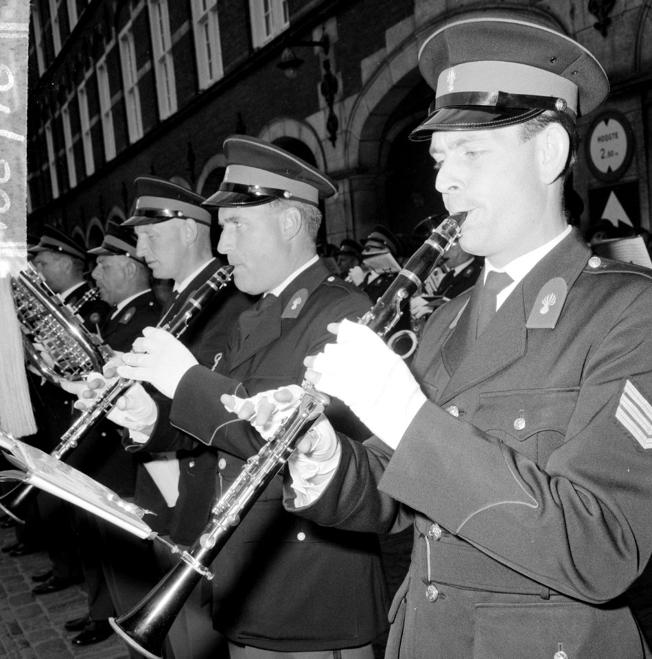 Sluiting Staten Generaal , aankomst minister Toxopeus Binnenhof, Bestanddeelnr 916-8716