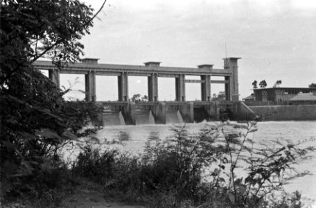 Sluizencomplex Brug en sluis in de Tsjisadane bij Tangerang, Bestanddeelnr 6897