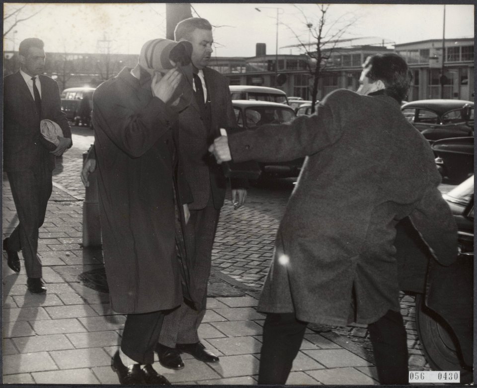 Smokkel, wapens, piloten, politie, verhoren, consolini john, graber julius, drew, Bestanddeelnr 056-0430