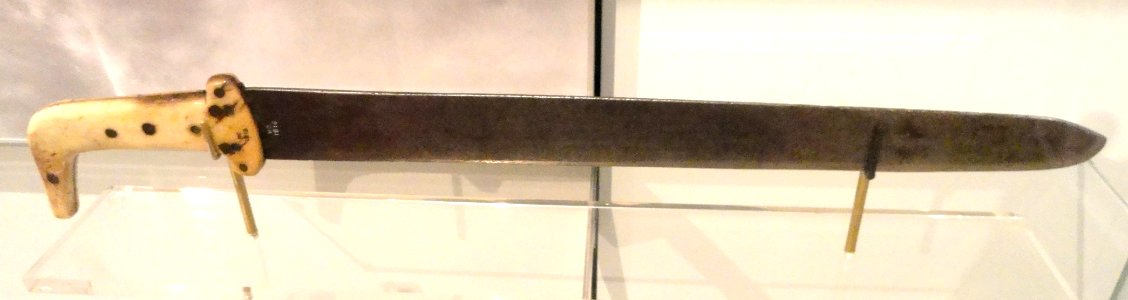 Snow knife, Nunatsiarmiut-Nunavimiut, S. Baffin Island, eastern Hudson Bay, 1910-1914 - Royal Ontario Museum - DSC00286