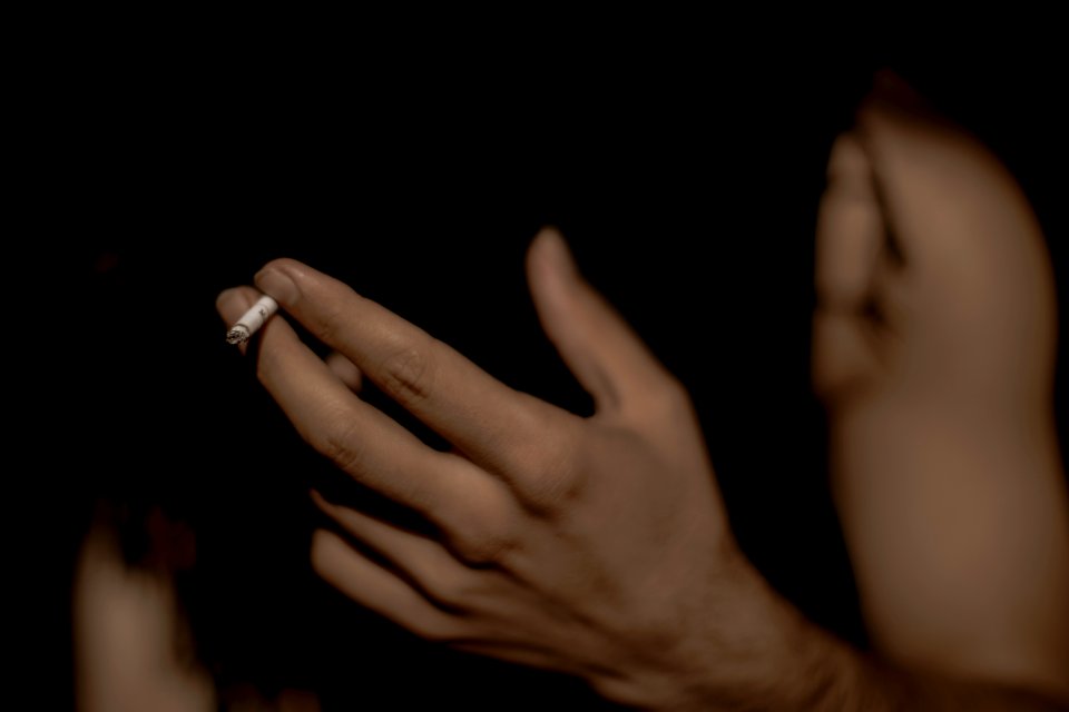 Smoking in Iran 02