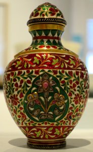 Snuff bottle, northern India, 18th century, gold, gemstones and enamel, Honolulu Academy of Arts photo