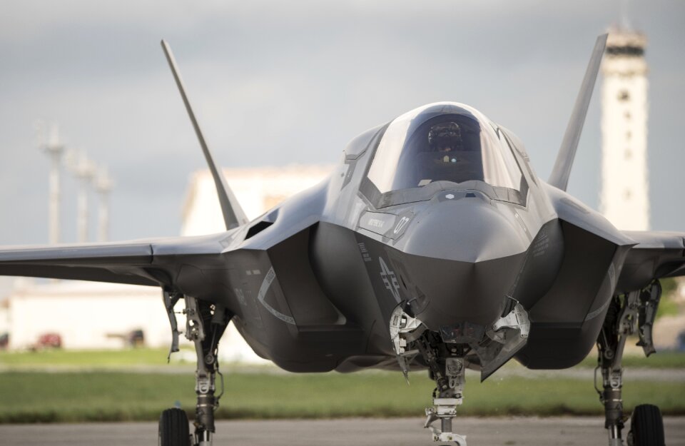 Aircraft jet stealth