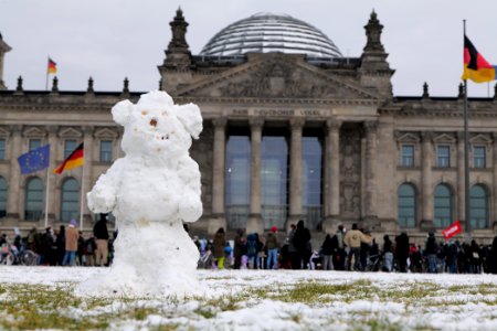 Snowman on the Platz der Republik Berlin 2021-02-06 09