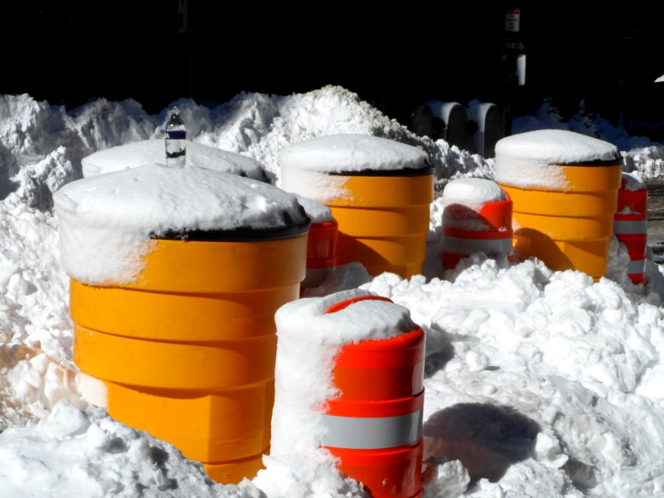 Snow and snow markers