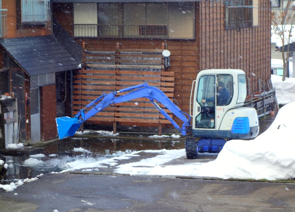 Snow removal - Yuzawa, Niigata - DSC09426
