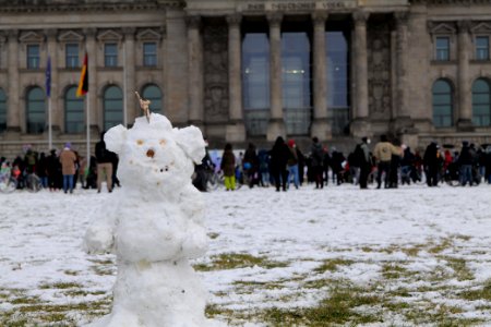Snowman on the Platz der Republik Berlin 2021-02-06 07