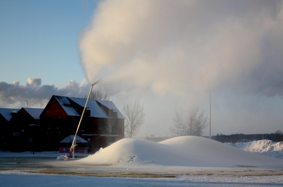 Snowmaking at Market Square Oulu 20120128 01
