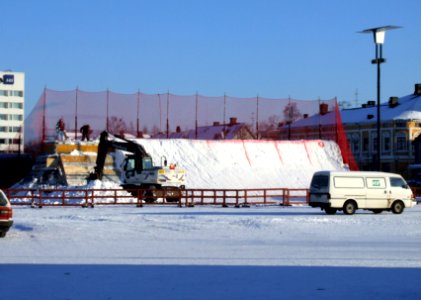 Snowaboard ramp Oulu Market Square 20070218 01
