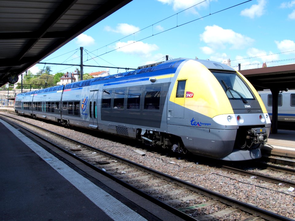 SNCF 27545 Ter Bourgogne, Bombardier EMU at Dijon, France p2
