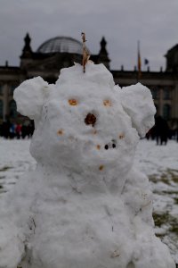 Snowman on the Platz der Republik Berlin 2021-02-06 04