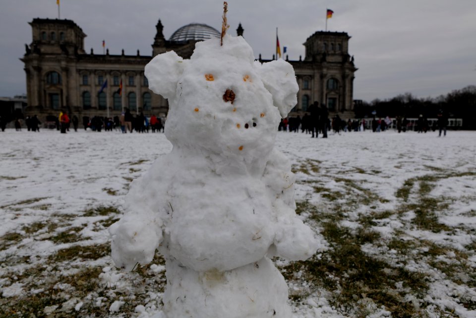 Snowman on the Platz der Republik Berlin 2021-02-06 01