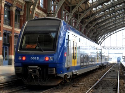SNCF 568B TER Nord-Pas-de-Calais at Gare Lille 21April2009