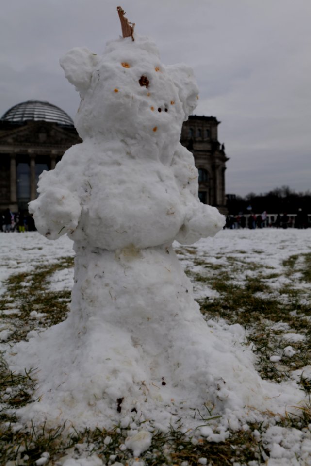 Snowman on the Platz der Republik Berlin 2021-02-06 05
