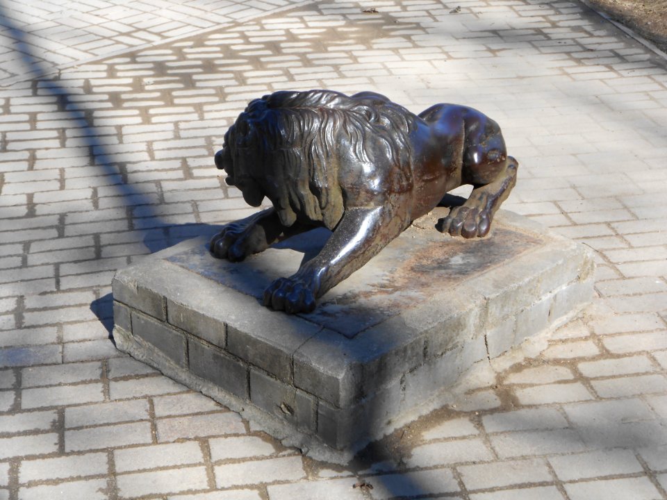 Smolensk Sculpture of Deer - Lions - 01