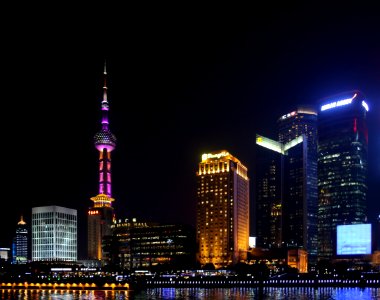 Skyline von Pudong bei Nacht
