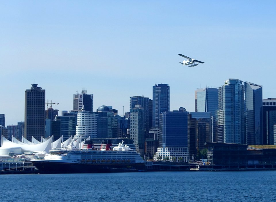 Skyline with seaplane - Vancouver, Canada - DSC09343