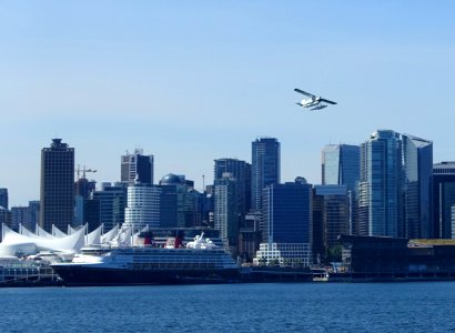 Skyline with seaplane - Vancouver, Canada - DSC09343