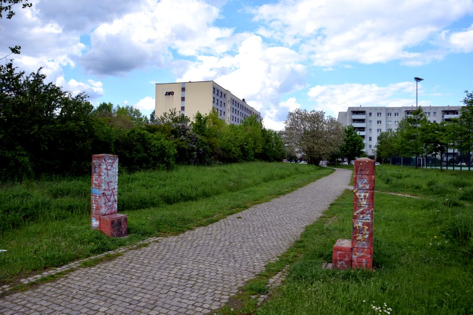 Skulptur im Seelgrabenpark Nord (Berlin-Marzahn) 1v2