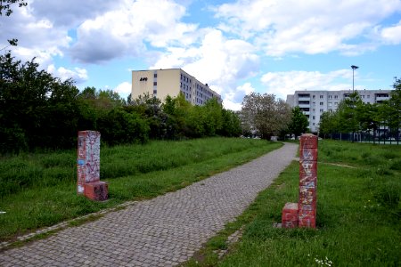 Skulptur im Seelgrabenpark Nord (Berlin-Marzahn) 1v2