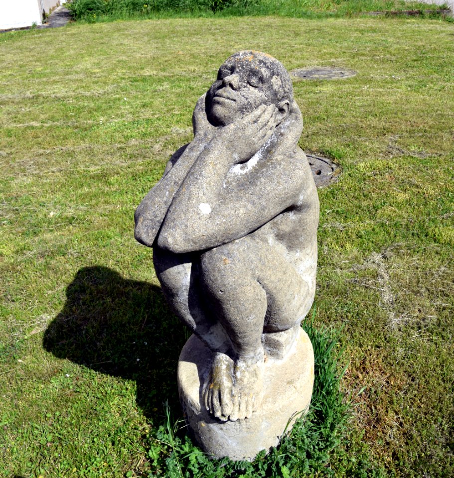 Skulptur am Theater am Park (Berlin-Biesdorf) 2v3