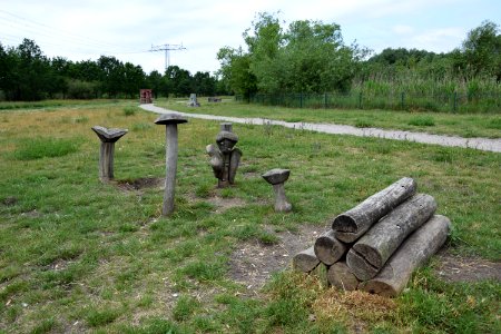 Skulptur im Seelgrabenpark (Berlin-Marzahn) 14v16