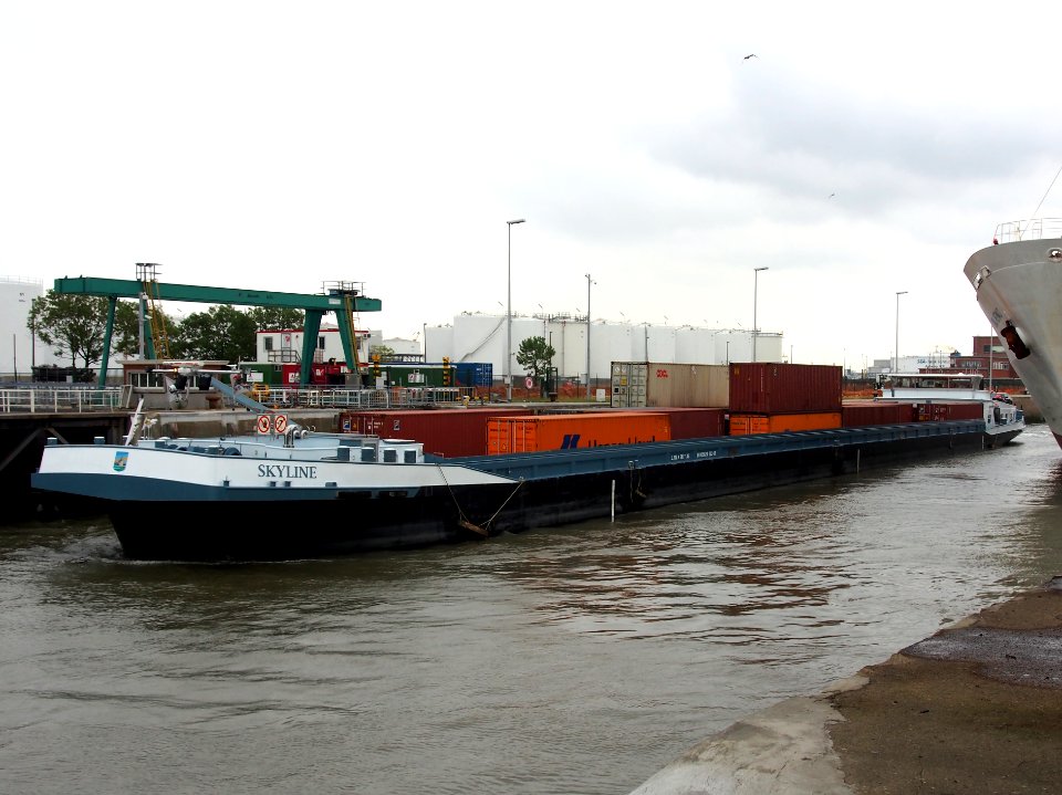 Skyline - ENI 06105024, Van Cauwelaertsluis, Port of Antwerp pic1